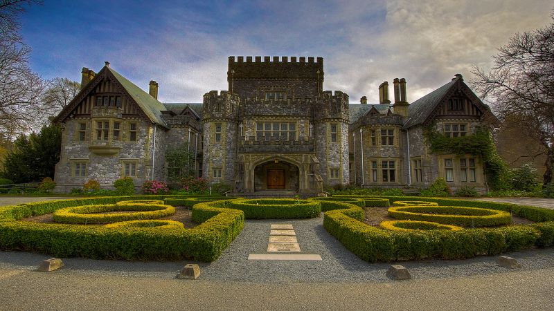 File:Queen Mansion.jpg