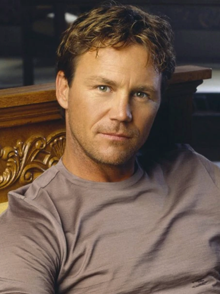 File:Leo Wyatt.png